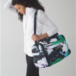 Lululemon Urban Warrior Duffel Gym Bag Pigment Wind Dragonfly Multi / Black RARE